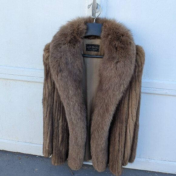 Women's Fur Coat - Picture 1 of 3